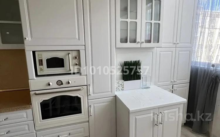 2-бөлмелі пәтер · 77.9 м² · 8/10 қабат, Алии Молдагуловой 30б — Центральный стадион, бағасы: 47 млн 〒 в Актобе — фото 2