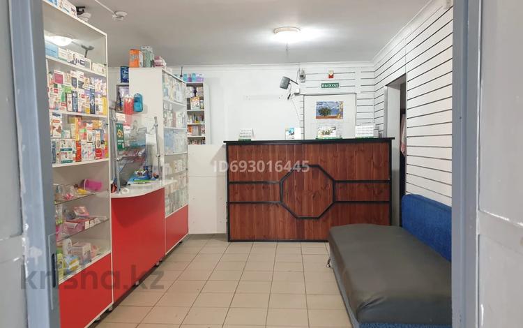 Аптека с товаром и мебелью. Наработанная точка, 95 м² за 10.5 млн 〒 в Астане, р-н Байконур — фото 2