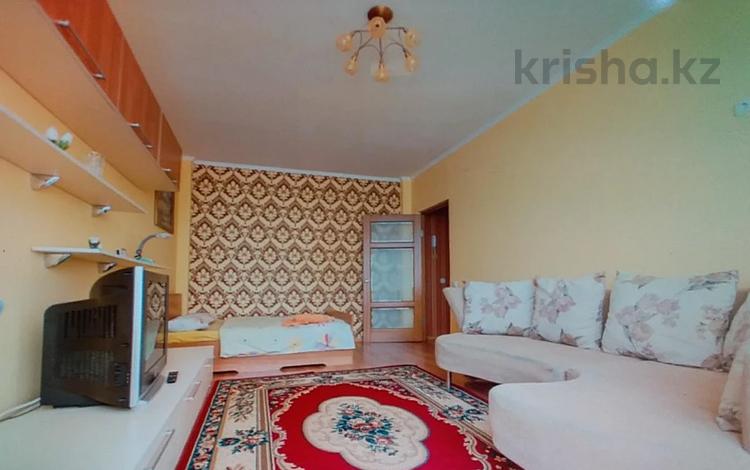 1-комнатная квартира, 40 м² посуточно, Сатпаева 2Г за 8 000 〒 в Атырау — фото 2