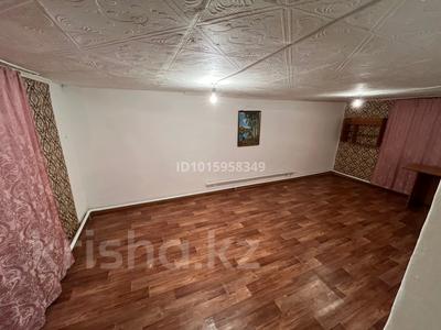 3-комнатная квартира · 30 м², мкр Жулдыз, Ермек Серкебаев 16 — Пересечение с 11-й улицей за 70 000 ₸ в Уральске