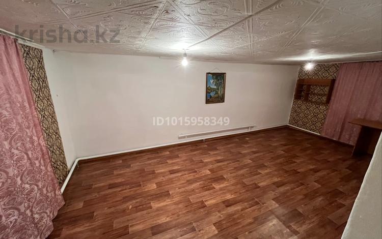 3-комнатная квартира · 30 м², мкр Жулдыз, Ермек Серкебаев 16 — Пересечение с 11-й улицей за 70 000 ₸ в Уральске — фото 2
