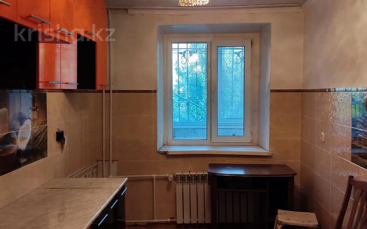 3-комнатная квартира · 59 м² · 1/3 этаж, Пришахтинск, Экибастузская — Супермаркет Ёжик,Школа 33 за 16.9 млн ₸ в Караганде, Алихана Бокейханова р-н — фото 2