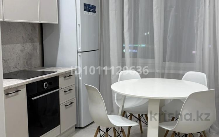 2-комнатная квартира · 47 м² · 5 этаж, Шахтеров 68а за 250 000 〒 в Караганде, Казыбек би р-н — фото 2