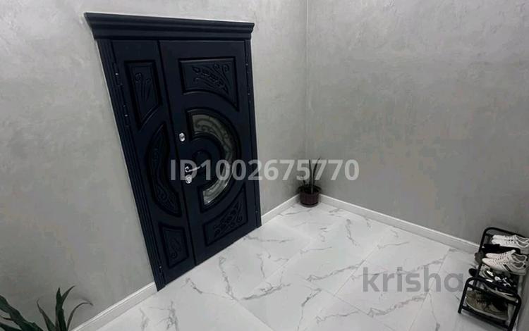 Отдельный дом · 7 комнат · 356 м² · 8 сот., мкр Зарослый, 1 93 за 60 млн 〒 в Атырау — фото 2