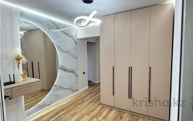 4-комнатная квартира · 85 м² · 6/9 этаж, мкр Юго-Восток, Степной-1 за 37 млн ₸ в Караганде, Казыбек би р-н — фото 11