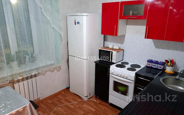 1-комнатная квартира, 36.5 м², 2/5 этаж помесячно, Елгина 47 за 80 000 〒 в Павлодаре — фото 2