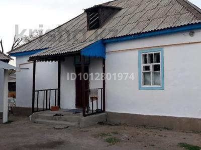 Жеке үй · 3 бөлме · 100 м² · 10 жүзд., Есалиева 11 — Дом находиться сзади акимата, бағасы: 9 млн ₸ в Шу