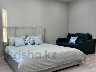 1-комнатная квартира · 40 м² · 9/10 этаж, Валиханова 129 — ЦУМ, ТД Рахат, Каспий банк за 15 000 〒 в Семее