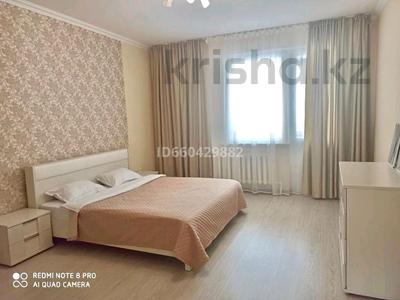 2-бөлмелі пәтер, 90 м², 5 қабат тәулігіне, Достык 13 — Туркестан, бағасы: 17 000 〒 в Астане, Есильский р-н