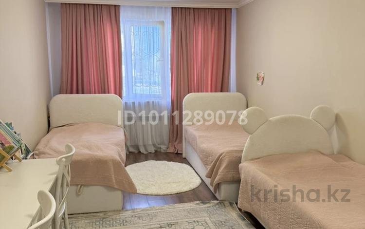 3-бөлмелі пәтер · 86 м² · 1/5 қабат, мкр Саялы 80, бағасы: 44 млн ₸ в Алматы, Алатауский р-н — фото 2