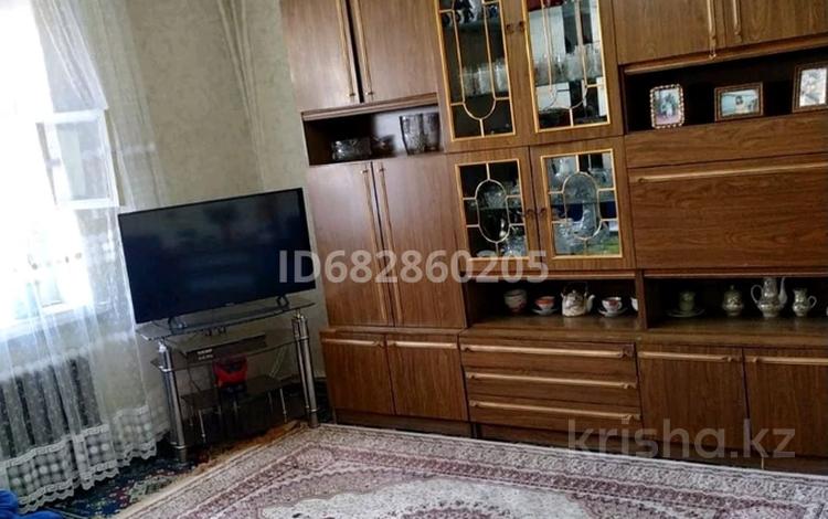4-комнатная квартира, 63.2 м², 2/2 этаж, Курманбаева 10 за 22 млн 〒 в Жезказгане — фото 2