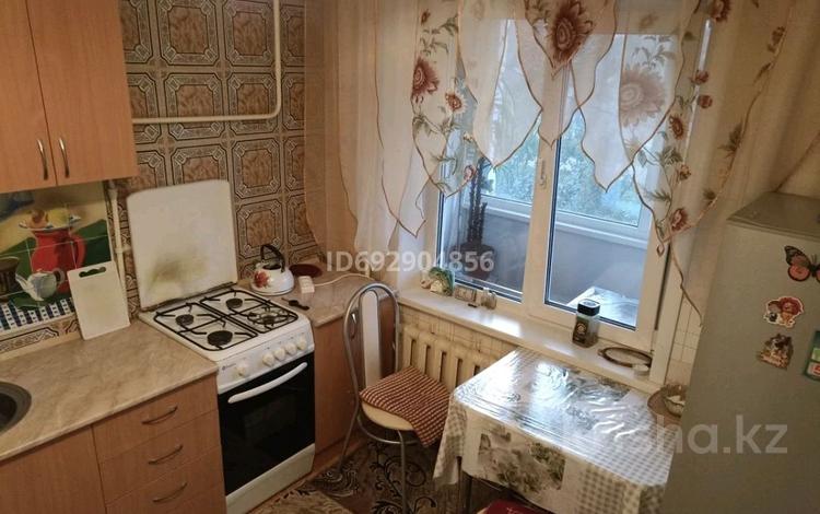 1-комнатная квартира, 35 м², 1/5 этаж помесячно, Абая 160 — Сдам квартиру Квартира ухоженная! Центр города, В шаговой доступност за 120 000 〒 в Костанае — фото 3