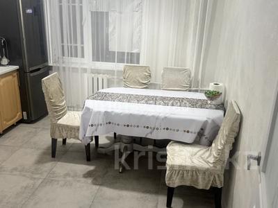2-комнатная квартира · 62 м² · 4/5 этаж, мкр. Алмагуль, 33 за 200 000 ₸ в Атырау