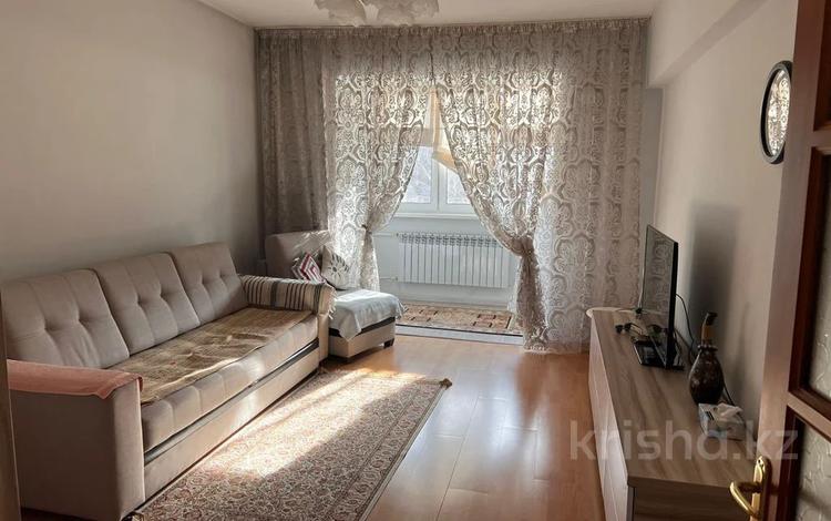 2-комнатная квартира, 54 м², 3/5 этаж помесячно, мкр №10 17/3