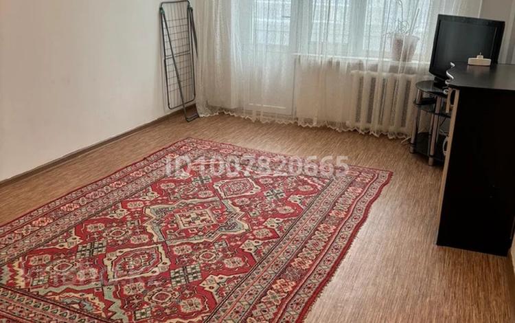 1-комнатная квартира · 42 м² · 2/5 этаж, 4-мкр 17 за 130 000 ₸ в Атырау, мкр Авангард-4 — фото 2