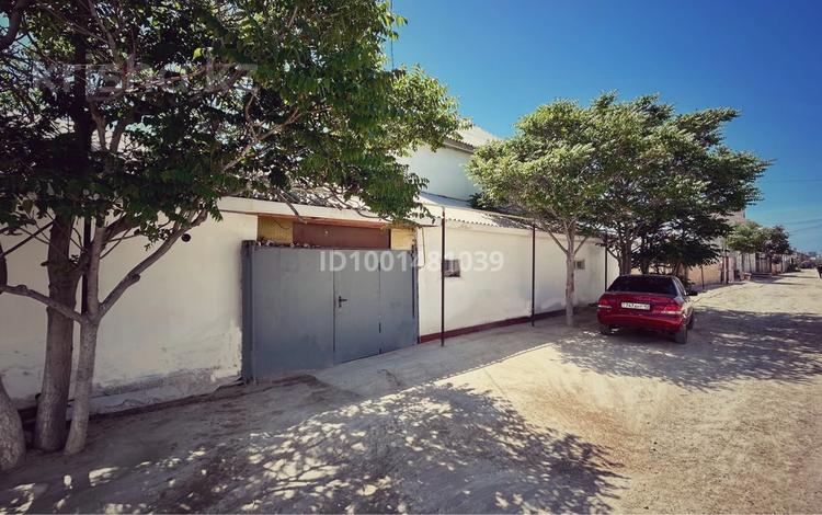 Отдельный дом · 5 комнат · 300 м² · 6 сот., Шагала 285 — Продаётся с мебелью. Дом находится между магазином и садиком “Келешек”, прямо напротив кафе “Руслан”. за 16 млн 〒 в Актау — фото 2