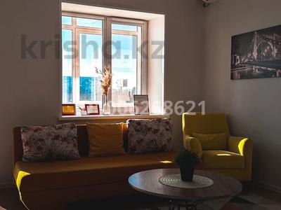 3-комнатная квартира · 100 м² · 3/9 этаж, 6й мкрн — 6й микрорайон, командировочные документы за 30 000 〒 в Уральске