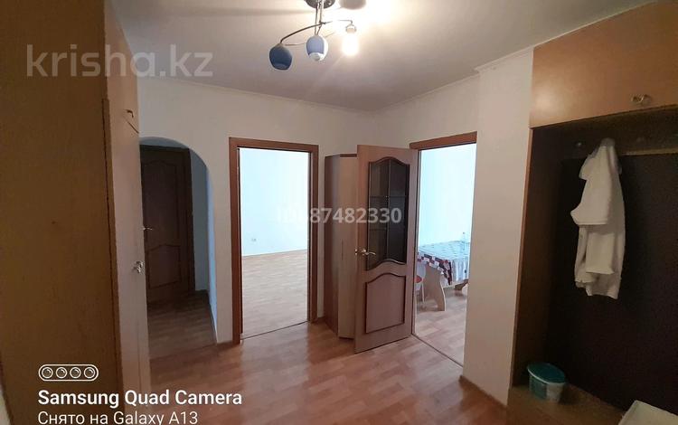 2-комнатная квартира, 54 м², 4/5 этаж помесячно, Рысқулова 200 — На против АПК