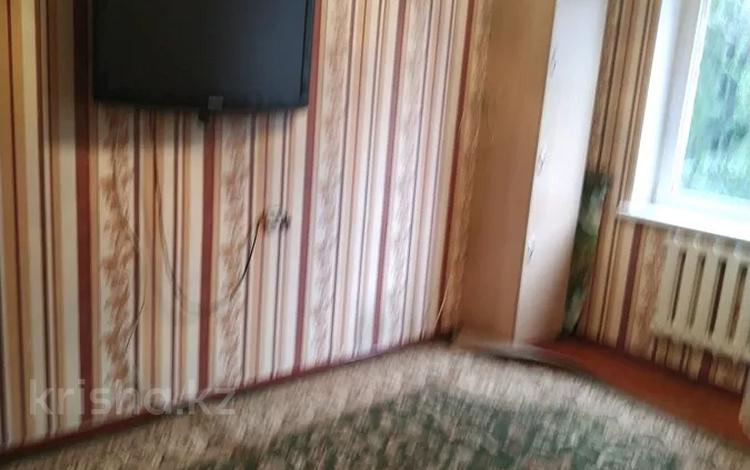 1-бөлмелі пәтер · 40 м² · 1/5 қабат, Ақсай-3 ш/а. 10 — Момышулы, бағасы: 2 000 ₸ в Алматы, Ауэзовский р-н — фото 3