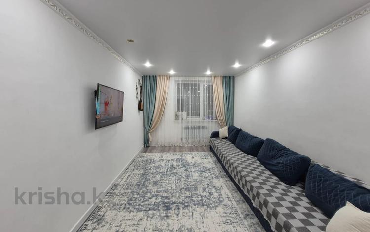 3-комнатная квартира · 77.9 м² · 5/5 этаж, Майкудук, мкр Голубые пруды за 36 млн ₸ в Караганде, Алихана Бокейханова р-н — фото 2