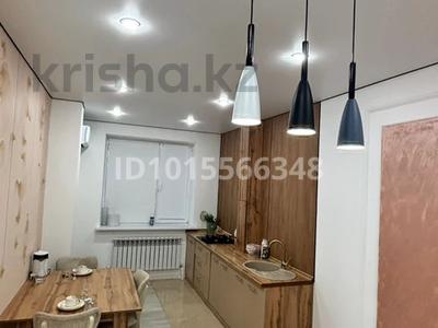 2-бөлмелі пәтер · 56 м², Центральный ш/а., Абая 26/2, бағасы: 20 000 ₸ в Атырау, мкр Центральный