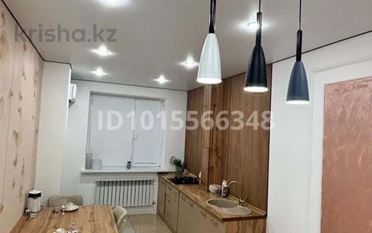 2-бөлмелі пәтер · 56 м², Центральный ш/а., Абая 26/2, бағасы: 20 000 ₸ в Атырау, мкр Центральный — фото 3