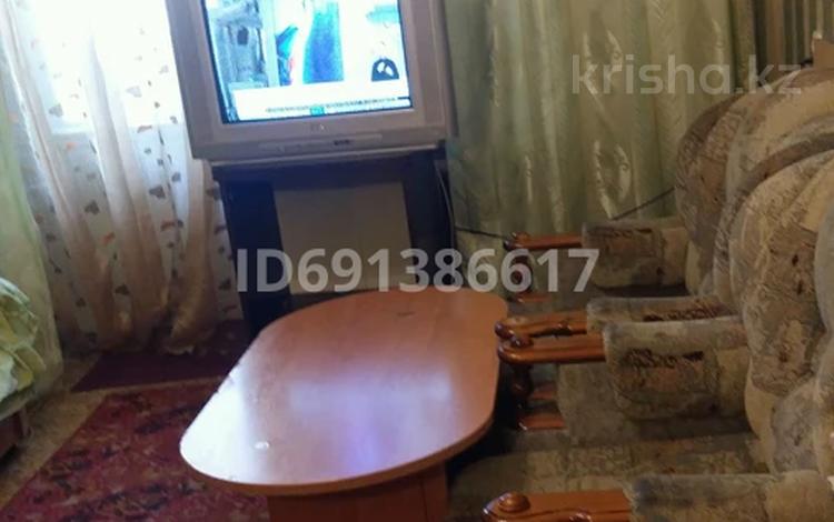 1-бөлмелі пәтер · 40 м² · 2 қабат, Назарбаева, бағасы: 7 000 ₸ в Уральске — фото 2