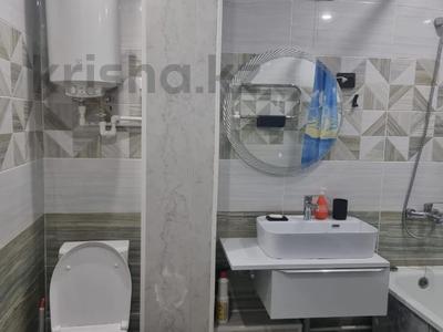 2-комнатная квартира · 60 м² · 1/5 этаж, Назарбаева — Маслихат за 18 000 ₸ в Уральске, мкр Школьник