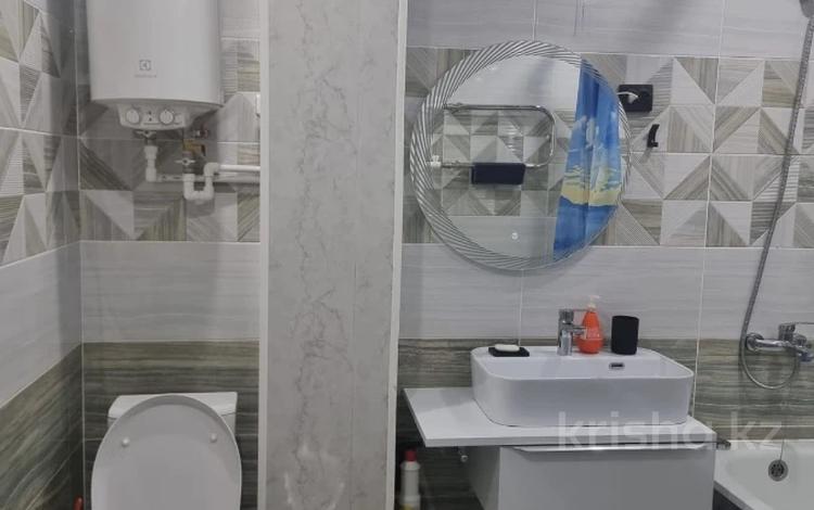 2-комнатная квартира · 60 м² · 1/5 этаж, Назарбаева — Маслихат за 18 000 ₸ в Уральске, мкр Школьник — фото 3