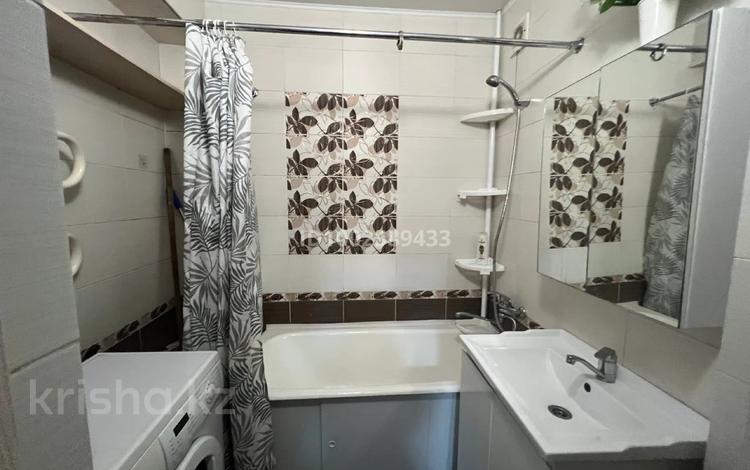 3-комнатная квартира · 68 м² · 4/5 этаж, мкр Кемел (Первомайское) 5 — Бекмаханова за 290 000 〒 в Алматы, Жетысуский р-н — фото 2