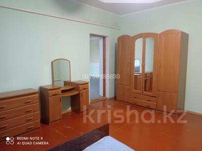 Отдельный дом · 4 комнаты · 100 м², мкр Самал-3, Байысбаева — Остановка Адал , магазин Касиет, камаз центр. за 170 000 〒 в Шымкенте, Абайский р-н