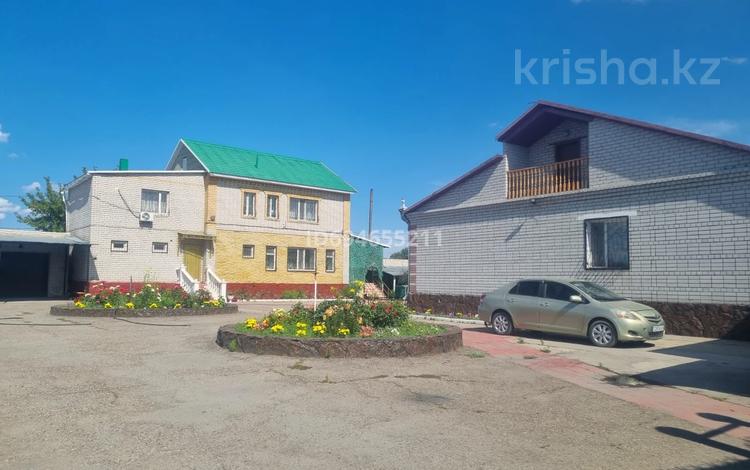 Жеке үй · 8 бөлме · 400 м² · 20 жүзд., Аэрапортовская — Продам два больших дома, бағасы: 53 млн ₸ в Семее — фото 2