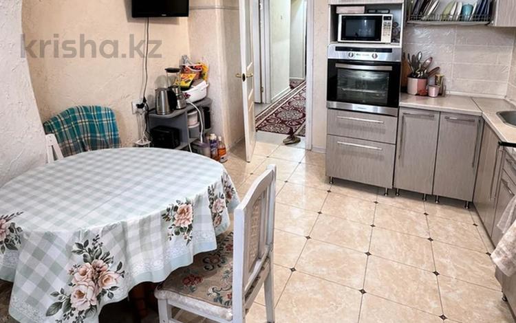3-бөлмелі пәтер · 72 м² · 6/9 қабат, мкр Аксай-4, бағасы: 42.9 млн ₸ в Алматы, Ауэзовский р-н — фото 2