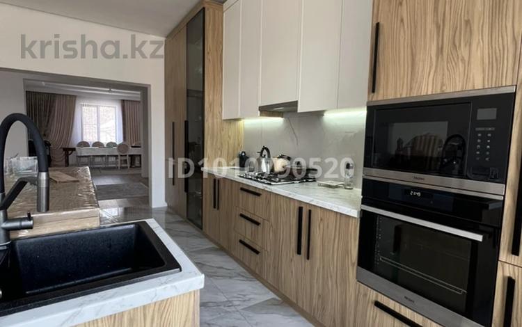 Отдельный дом · 6 комнат · 250 м² · 8.1 сот., Ауэзова 13 за 95 млн ₸ в  — фото 2