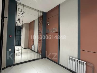 Аренда квартир в Астане: 2-комнатная квартира · 58.5 м² · 10/10 этаж · помесячно, Қайым Мухамедханова 45/1 за 250 000 〒 2-комнатная квартира · 58.5 м² · 10/10 этаж · помесячно, Қайым Мухамедханова 45/1 за 250 000 〒 в Астане, Нура р-н