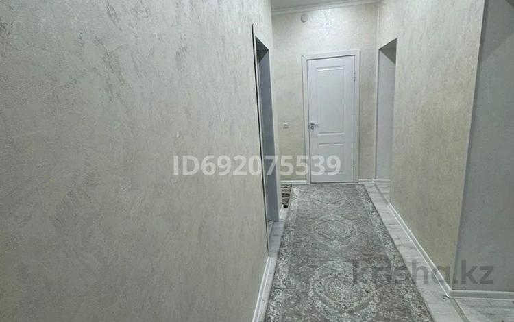 3-комнатная квартира, 70 м², 4/5 этаж, Абая 21 за 25 млн 〒 в Балхаше — фото 2