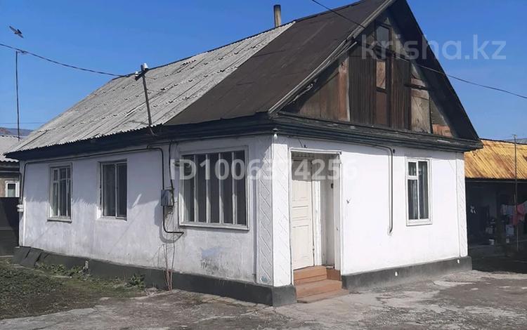 3-комнатная квартира · 100 м² · 1/1 этаж, Касымхана 13 — Район центральный базар за 140 000 ₸ в Талгаре — фото 2
