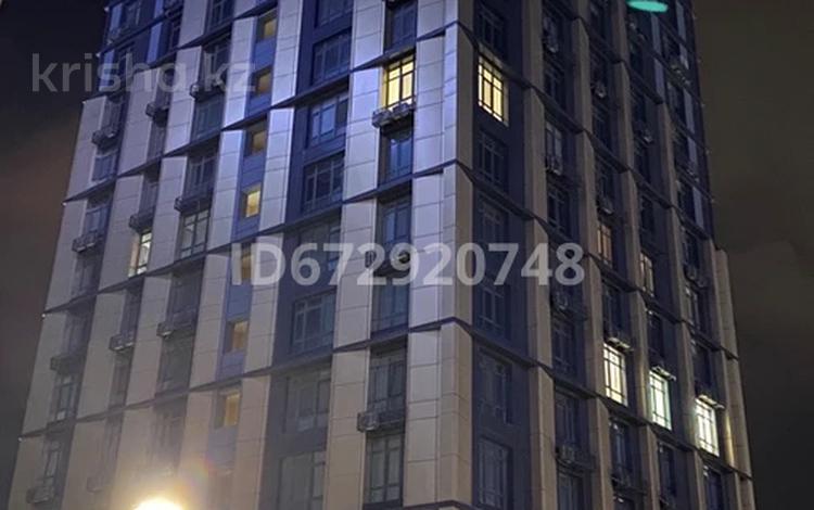 1-комнатная квартира, 50 м², 8/16 этаж посуточно, Алиби Жангелдин 67 за 20 000 〒 в Атырау — фото 2