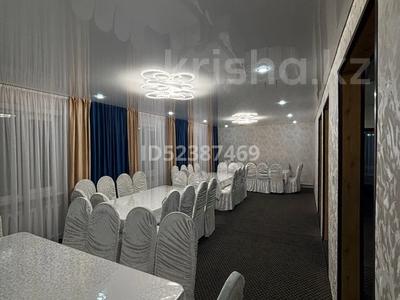 Дом · 7 комнат · 200 м², Советская 76 за 120 000 〒 в Петропавловске