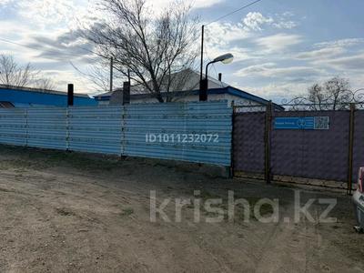 Отдельный дом · 4 комнаты · 120 м² · 10 сот., Барак Батыр 70 А — За линии за 7.5 млн ₸ в 