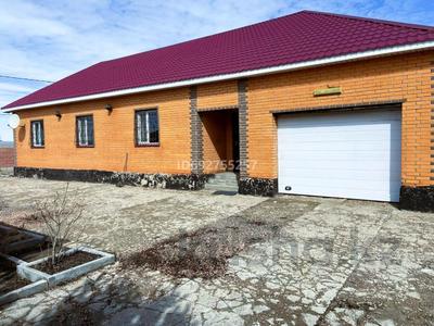 Отдельный дом · 5 комнат · 212 м² · 10 сот., Алии Молдагуловой 16 — Возле Детского сада за 29 млн 〒 в Талапкер 