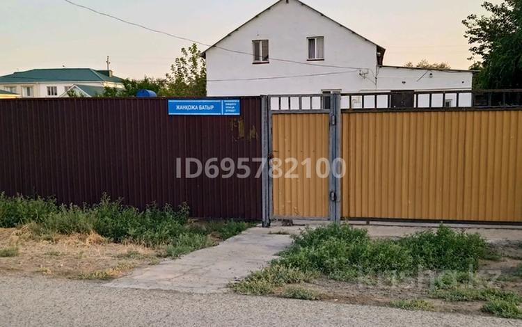 Отдельный дом · 6 комнат · 200 м² · , мкр Геолог, Жамбула 9а — За большой школой К .Сатпаева за 25 млн ₸ в Атырау — фото 5