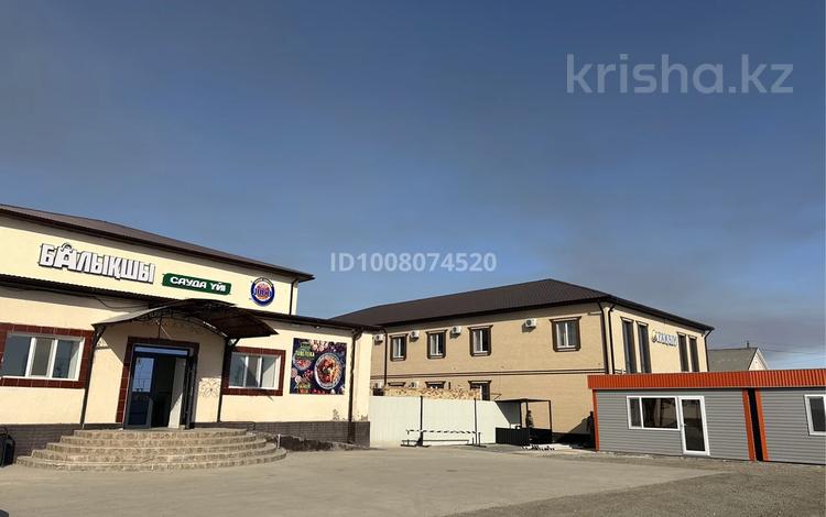 Магазины и бутики, кабинеты и рабочие места · 600 м² за 1.8 млн 〒 в Атырау, пгт Балыкши — фото 2