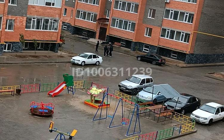 1-бөлмелі пәтер · 37 м² · 3 қабат, Нур Актобе, Третий микрорайон 10/28, бағасы: 13 млн 〒 — фото 2