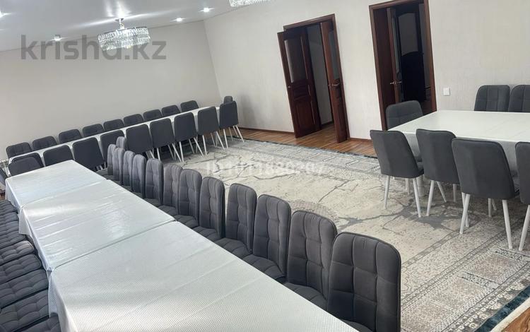 Дом · 5 комнат · 200 м², Чингиз Айтматова за 100 000 〒 в Уральске — фото 2