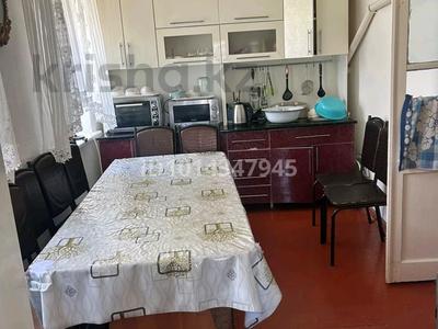 Отдельный дом · 4 комнаты · 80 м² · 8 сот., Б Момышұлы 42 — Мектеп больница садик бәрі жакын за 6 млн ₸ в Бауыржан Момышулы