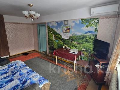 4-комнатная квартира · 58.8 м² · 2/5 этаж, Островского 8 за 15 млн ₸ в Усть-Каменогорске