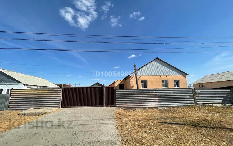 Отдельный дом · 3 комнаты · 110 м² · 8 сот., мкр Кара депо, Әнші Мәди 21 за 16 млн 〒 в Атырау — фото 2