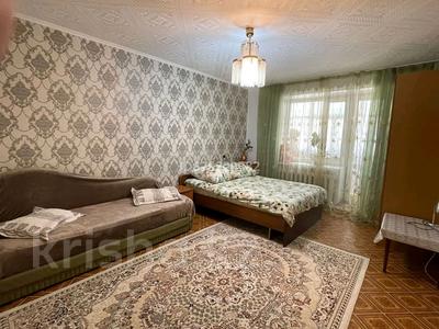 1-бөлмелі пәтер, 40 м², 1/5 қабат тәулігіне, Абая, бағасы: 10 000 〒 в Костанае