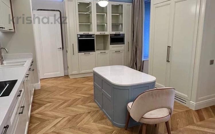 4-комнатная квартира · 140 м², Абикен Бектуров 1 за 700 000 ₸ в Астане, Есильский р-н — фото 4